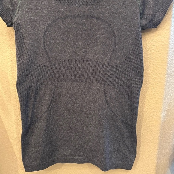 LULULEMON Women Gray Swiftly Tech Short Sleeve Shirt Size 6 - Picture 2 of 8